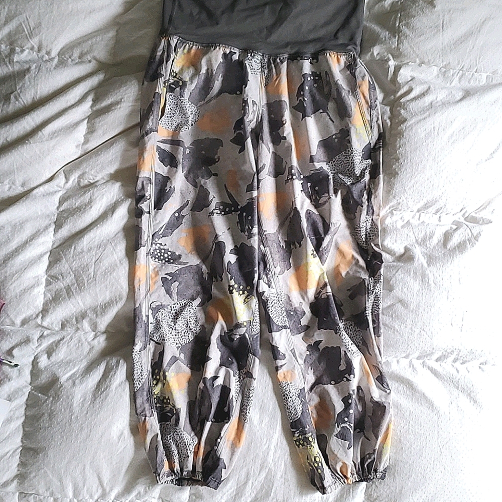 Lululemon harem pants size 8